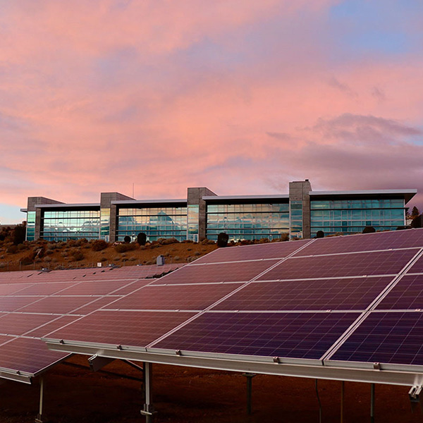 Sistema de energía solar de 120 unidades de 45 kW en el Líbano