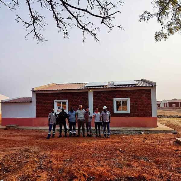 42 sistemas solares de 3,5 kVA en Angola